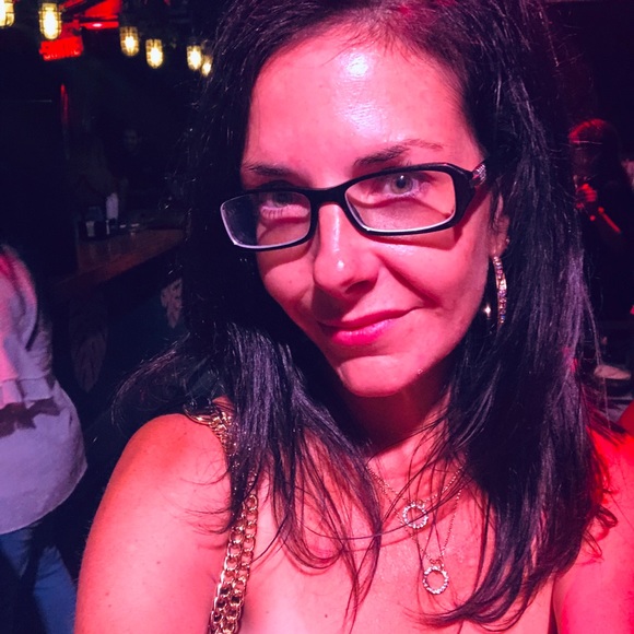 Meet your Posher, Isabelle - Picture 1 of 1